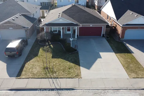 4475 Paddock Trail Drive, Niagara Falls, ON L2E 3E6