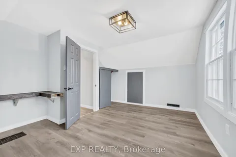 8 Jackson Street, Quinte West, ON K8V 1Z7
