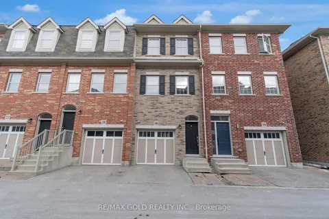 18 Whitehaven Lane, Kitchener, ON N2H 0B3