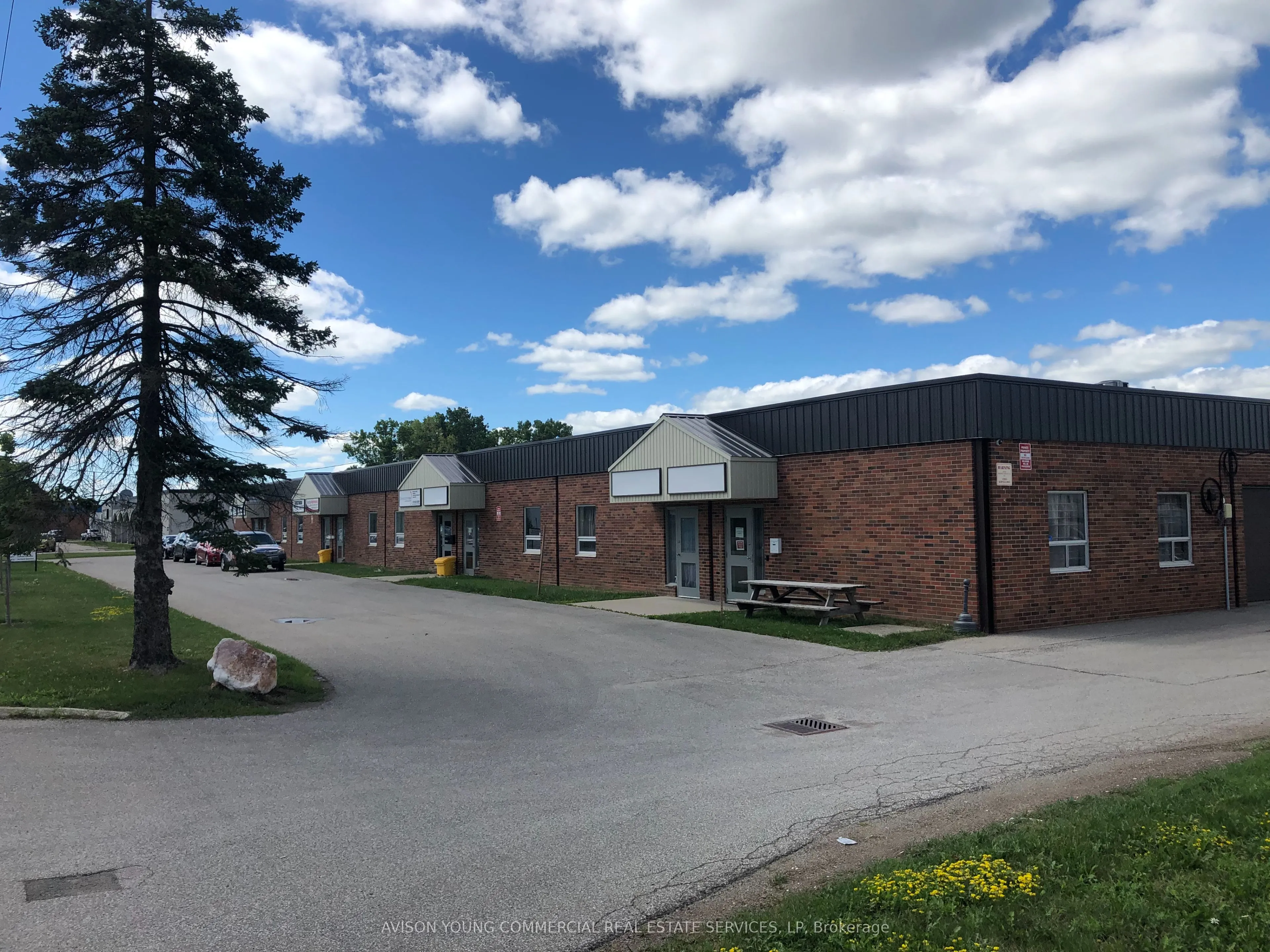1025 Hargrieve Road, London, ON N6E 1P7