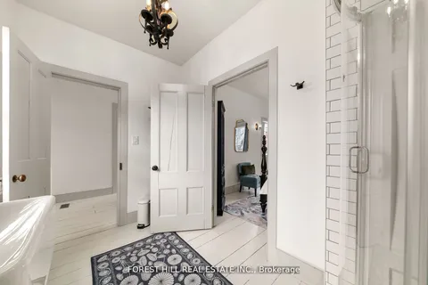 46 Charles Street, ON L1A 1S4