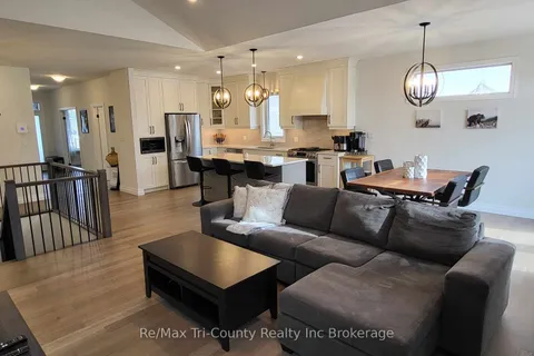 27 Keba Crescent, Tillsonburg, ON N4G 0K6