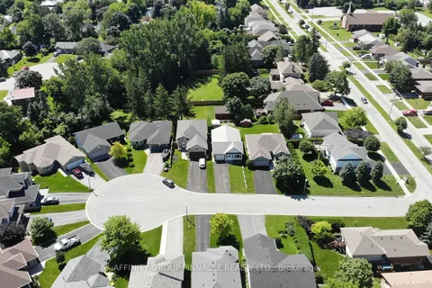 5 Susan Court, Kawartha Lakes, ON K9V 4H1