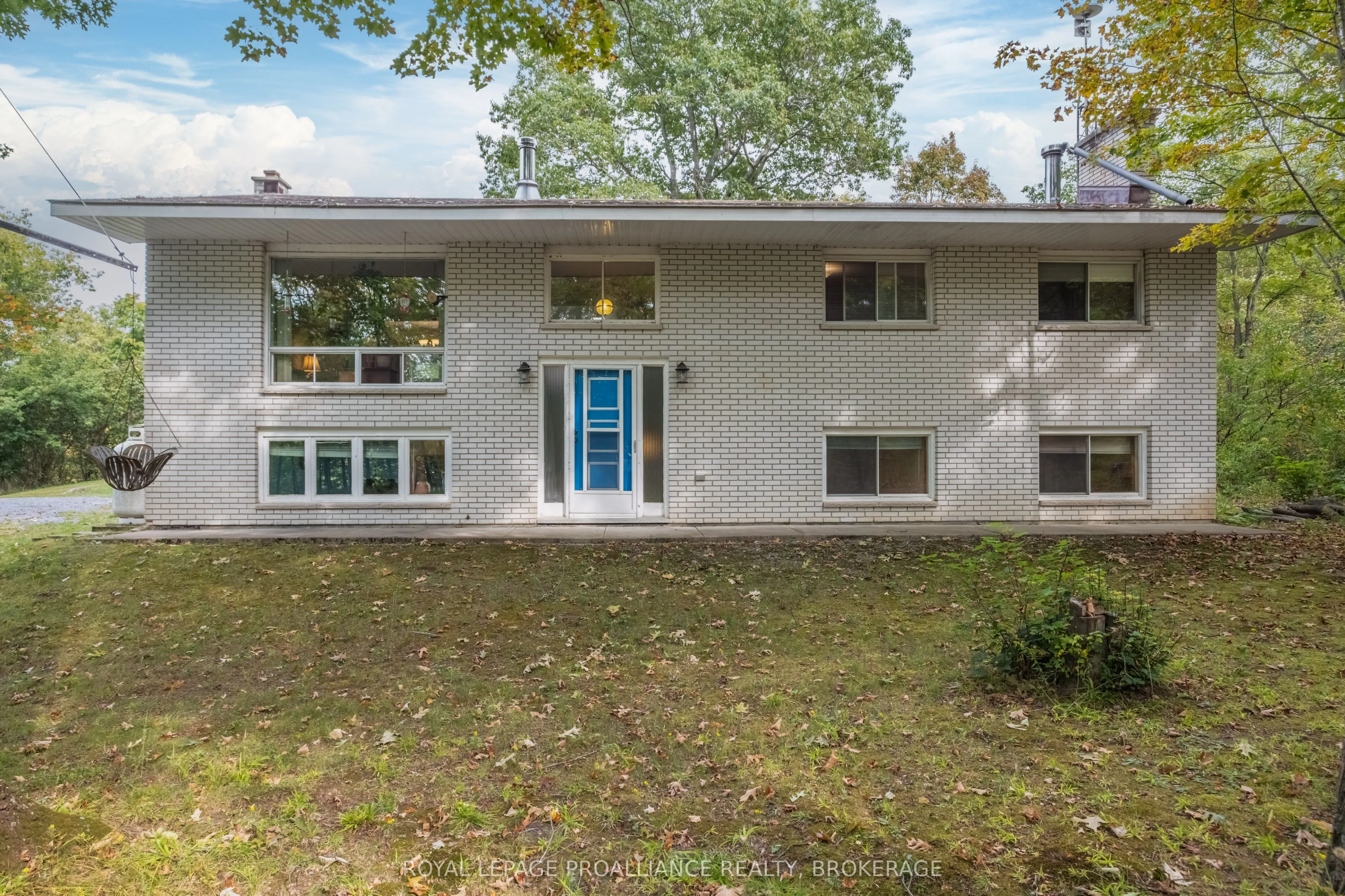 1911 Ormsbee Road, South Frontenac, ON K0H 1H0