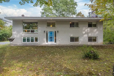 1911 Ormsbee Road, South Frontenac, ON K0H 1H0