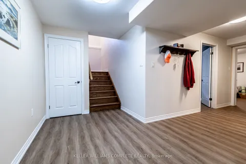 394 KINGSWAY Street, ON L3B 6A8
