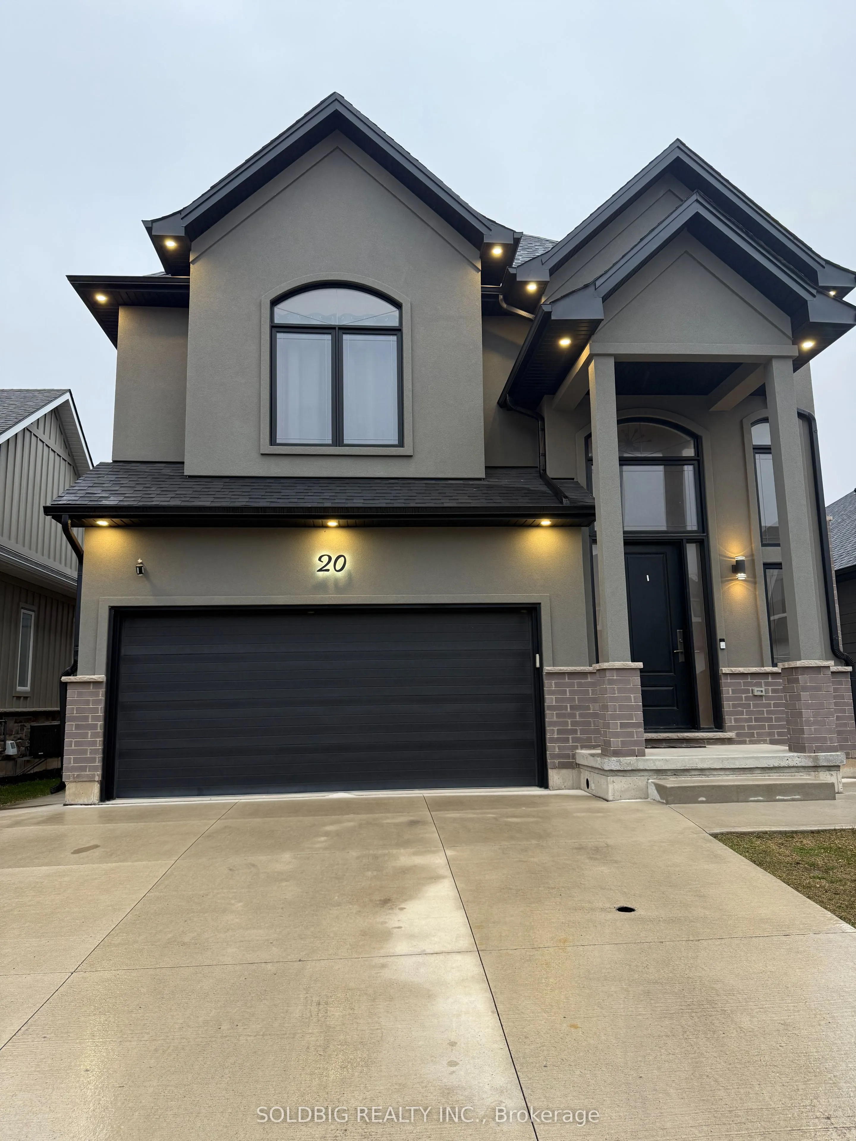 20 IVY Crescent, Thorold, ON L2V 0J9