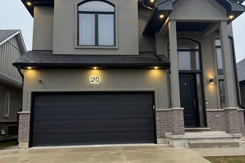 20 IVY Crescent, Thorold, ON L2V 0J9