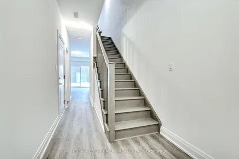 14 Clear Valley Lane, Hamilton, ON L0R 1W0