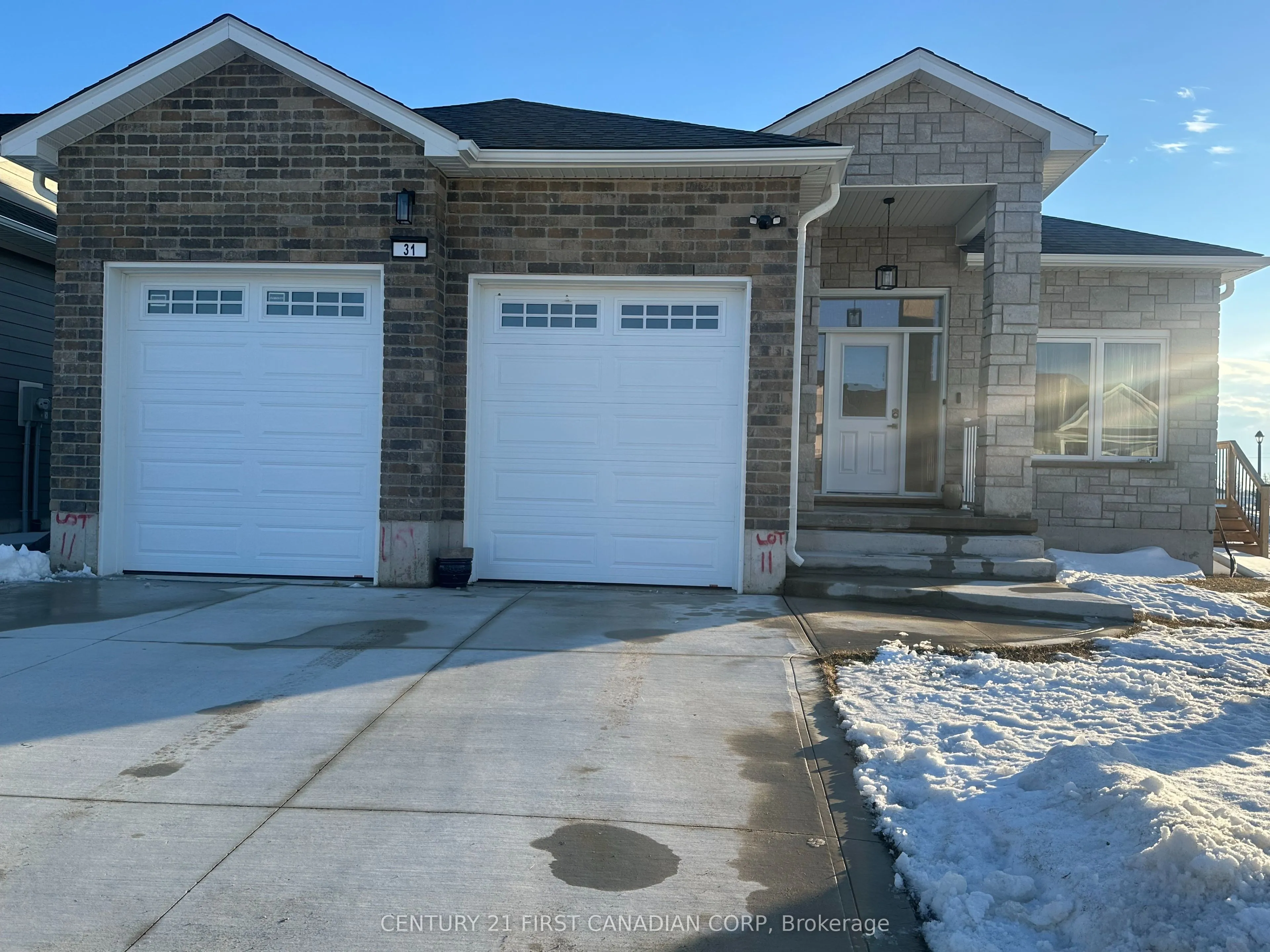 31 Brooklawn Drive, Lambton Shores, ON N0M 1T0