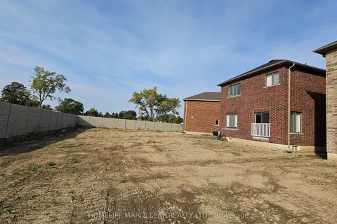 210 Palace Street, Thorold, ON L2V 3P4