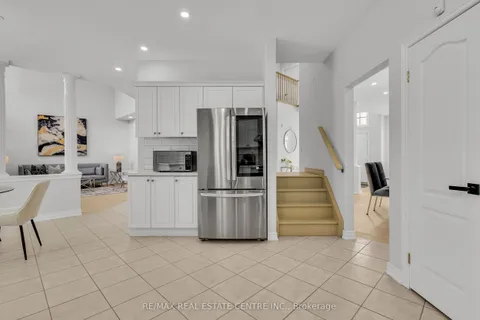 162 Stonehenge Drive, Hamilton, ON L9K 1M8