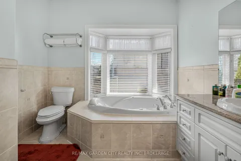 1031 Pelham Road, St. Catharines, ON L2R 6P7