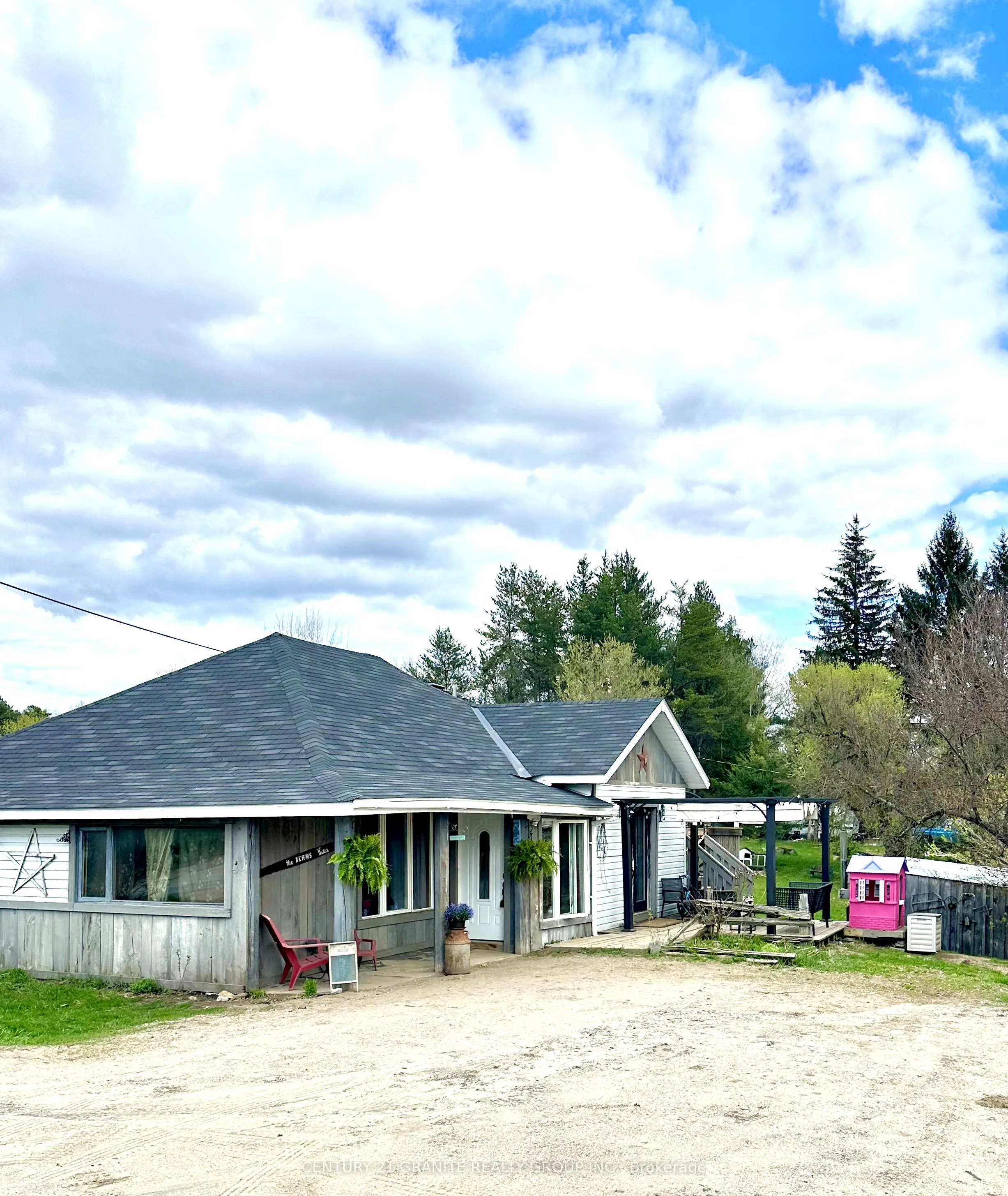30 Central Street, Addington Highlands, ON K0H 1L0