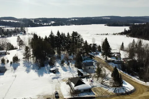 30 Central Street, Addington Highlands, ON K0H 1L0