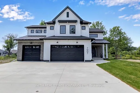 7007 Blue Coast Heights, Plympton-Wyoming, ON N0N 1E0