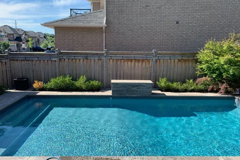 236 Mother's Street, Hamilton, ON L9B 0E1