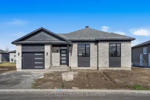 700 WEST Street, ON K6A 3X1