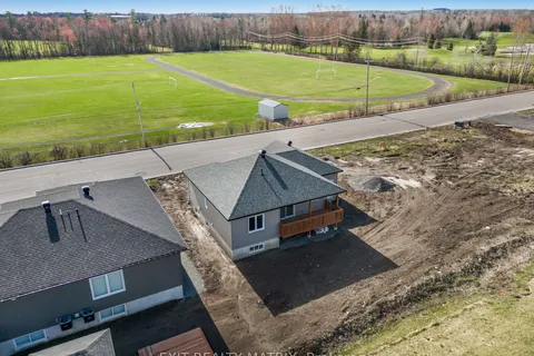 700 WEST Street, ON K6A 3X1