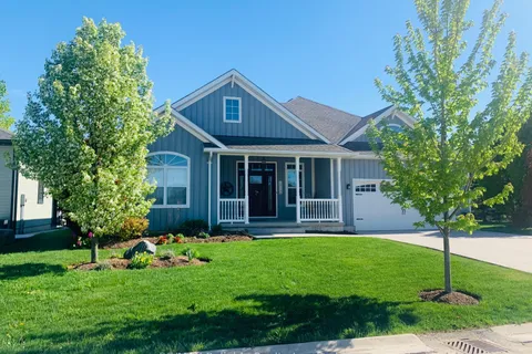 22 Thimbleweed Drive, Bluewater, ON N0M 1G0