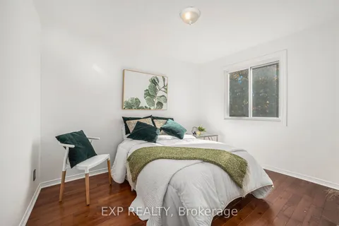 33 Bridle Park Drive, Kanata, ON K2M 2E2