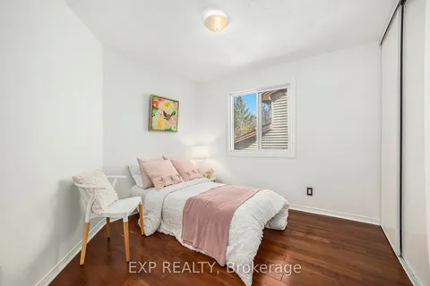 33 Bridle Park Drive, Kanata, ON K2M 2E2