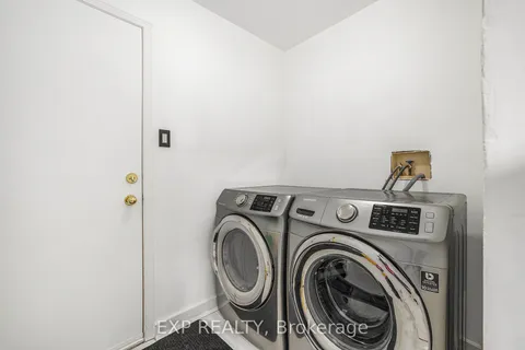 33 Bridle Park Drive, Kanata, ON K2M 2E2