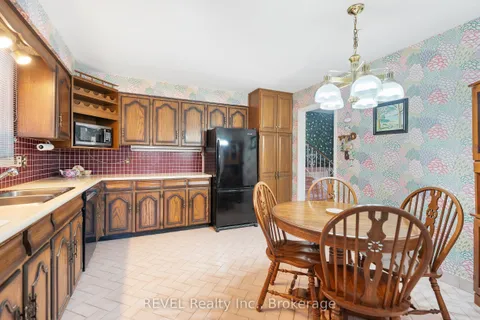 24 Butler Crescent, St. Catharines, ON L2H 7B3