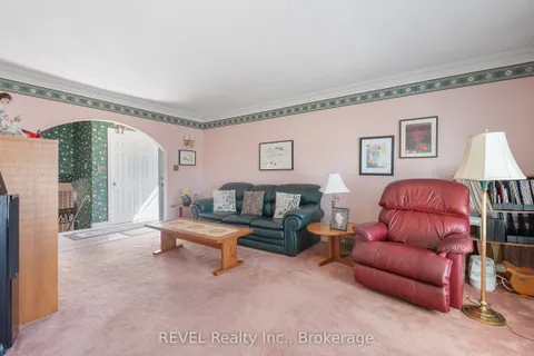 24 Butler Crescent, St. Catharines, ON L2H 7B3