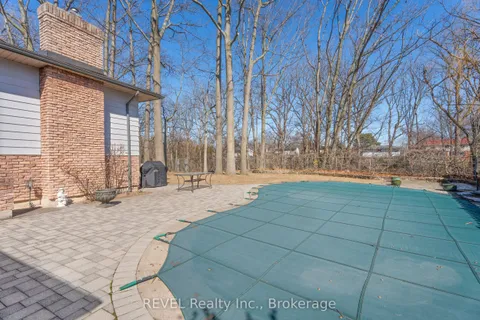 24 Butler Crescent, St. Catharines, ON L2H 7B3