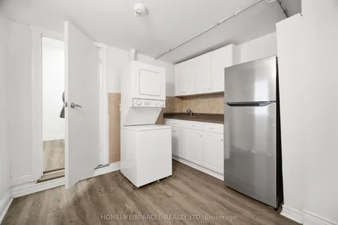 148 Adelaide Street, London, ON N6B 3G8