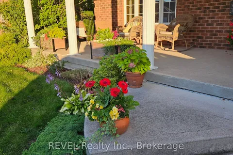 43 Flannery Lane, Thorold, ON L2V 4V8
