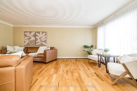 304 Mountbatten Avenue, Alta Vista and Area, ON K1H 5W3