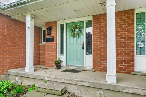 13 Devine Crescent, Thorold, ON L2V 5A6