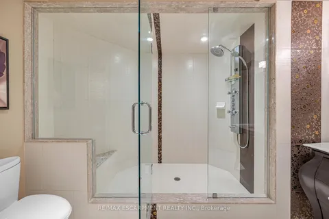 15 Silver Maple Drive, Hamilton, ON L9G 0A1