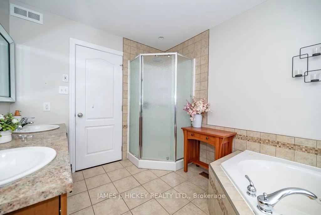 1010 Beatty Crescent, Deep River, ON K0J 1P0