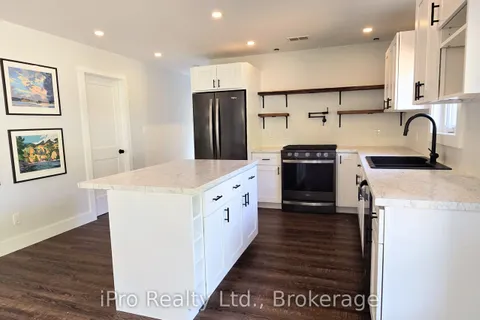 13 Florence Street, Huntsville, ON P1H 1T2