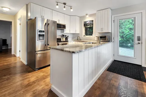 1208 SUNSET Drive, South Bruce Peninsula, ON N0H 2T0