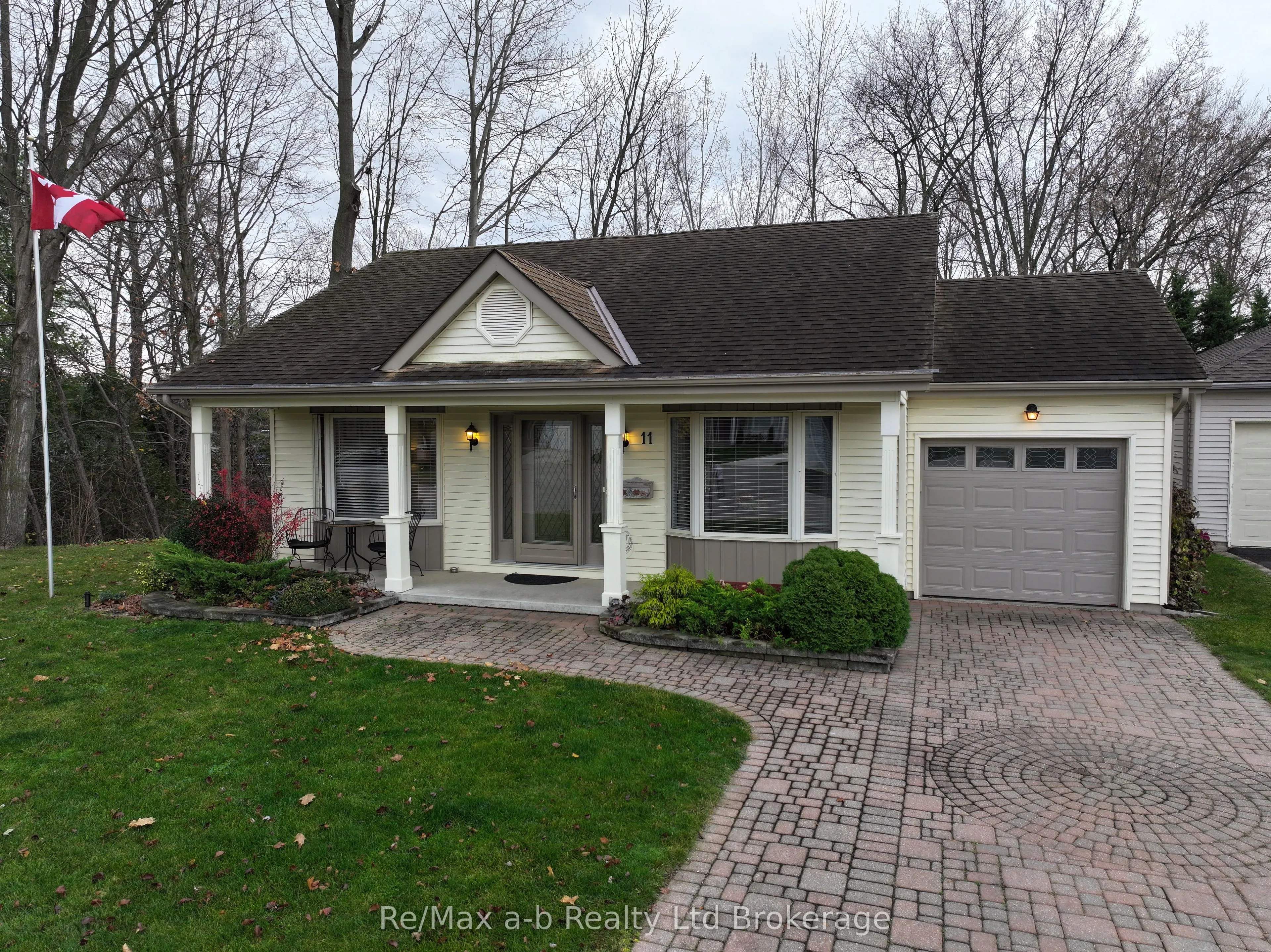 11 Mcdonald Court, Tillsonburg, ON N4G 5L8