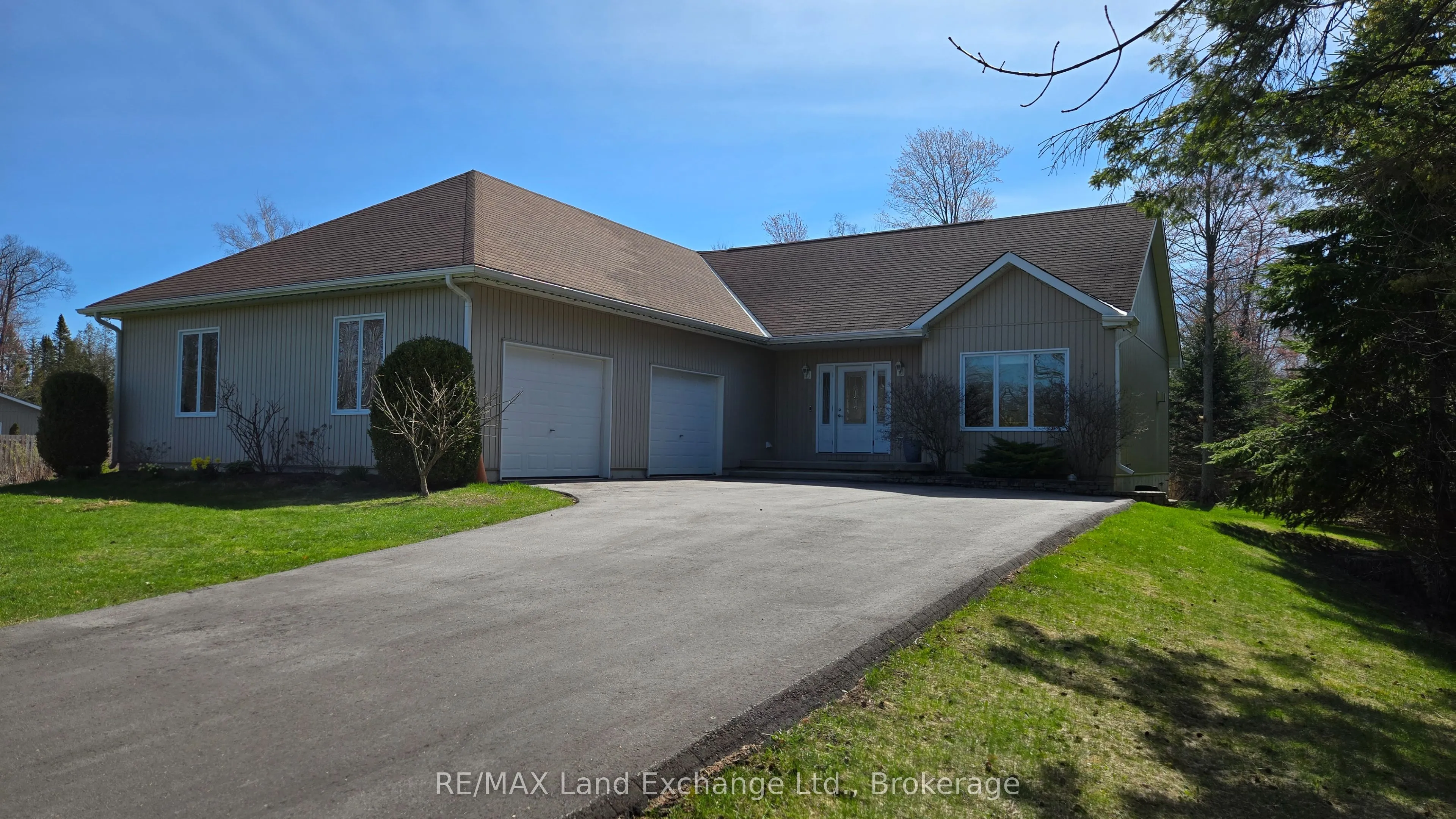 282 Huron Road, Huron-Kinloss, ON N2Z 2X3