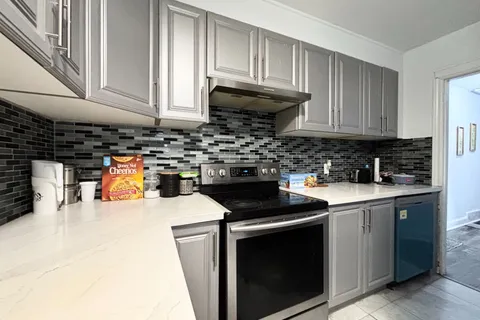 12 LISGAR Street, ON L2S 1P7