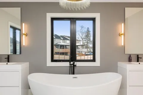 3607 Carolinia Court, ON L0S 1N0
