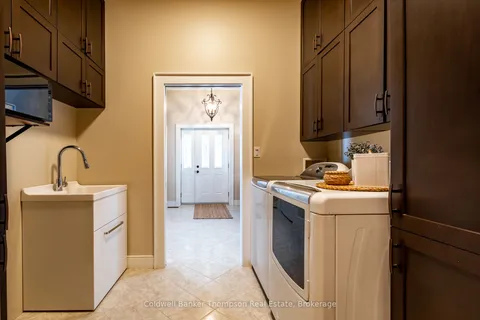 150 Lighthouse Point Road, Huntsville, ON P1H 1Y7