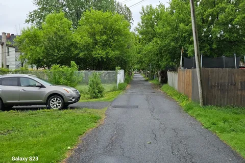 335 Brookdale Avenue, ON K6J 4P2