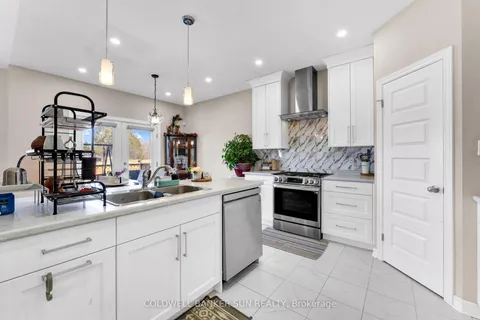 24 Sutherland Crescent, ON N5C 0E3