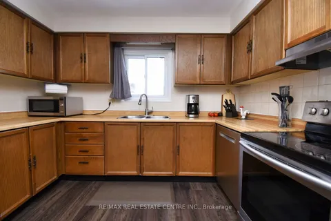 56 Muscot Drive, ON L8J 2B3