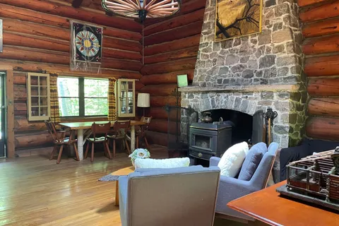 1174 Seabreeze Road, Lake of Bays, ON P0A 1H0
