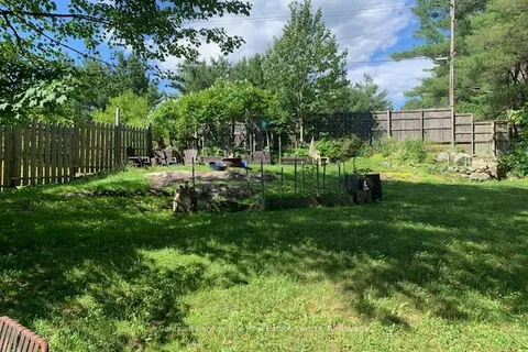 822 Pinedale Road, Gravenhurst, ON P1P 1L3