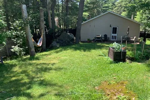 822 Pinedale Road, Gravenhurst, ON P1P 1L3
