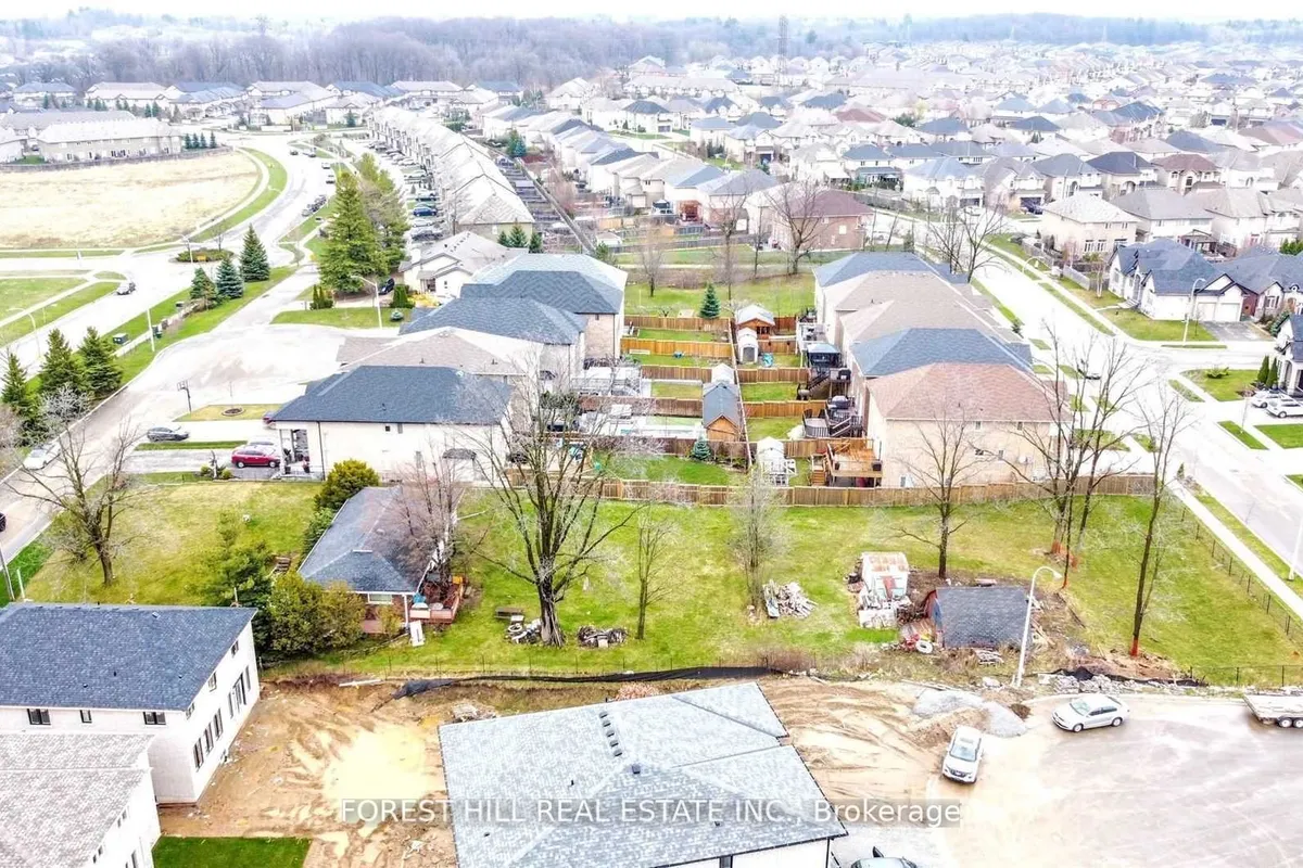 237 Springbrook Avenue, Hamilton, ON L9G 3K9